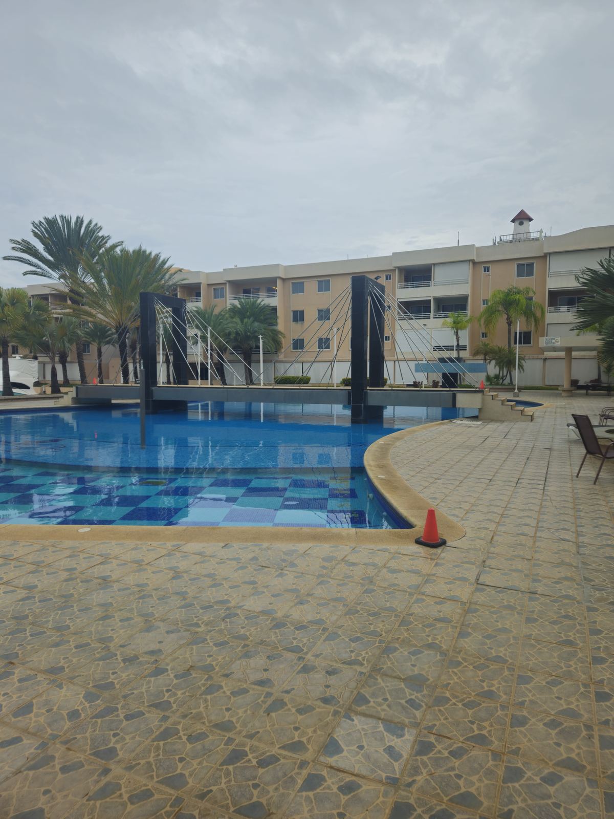 Vista panorámica de la piscina